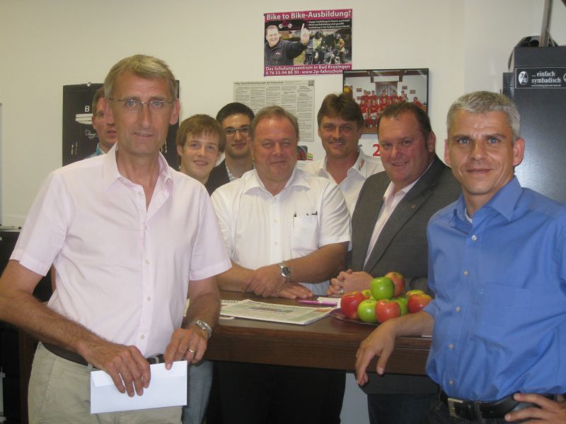 Armin Schuster MdB, Dr. Patrick Rapp MdL, hintere Reihe: Stefan Lütten, Marvin Wolf, Bastian Jenne, Wolfgang Mudrack, Reiner Federer, Peter Lob (v.l.n.r.) Armin Schuster MdB, Dr. Patrick Rapp MdL, hintere Reihe: Stefan Lütten, Marvin Wolf, Bastian Jenne, Wolfgang Mudrack, Reiner Federer, Peter Lob (v.l.n.r.)